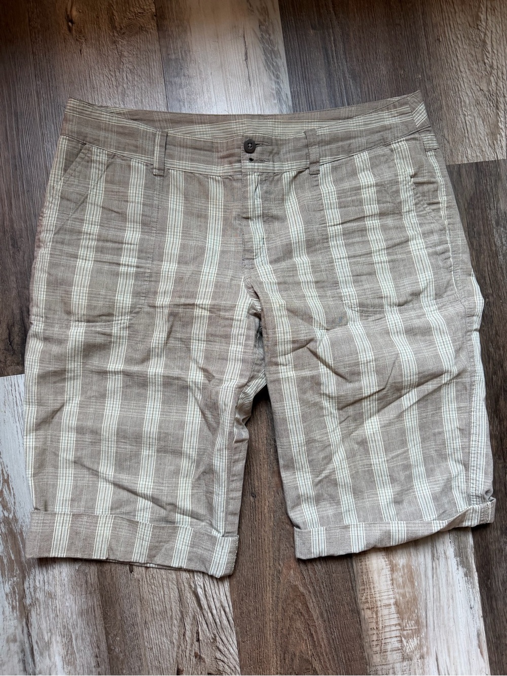 Patagonia Striped cotton Brown and Cream Shorts, Bermuda Cut, size 8